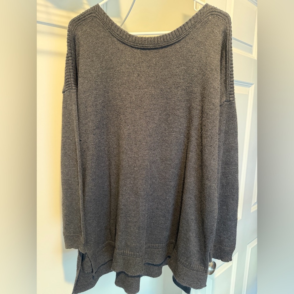 Women's Gray Knit tunic sweater. Size XL.